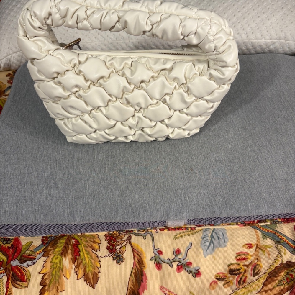 A New Day Bag - Picture 3 of 8